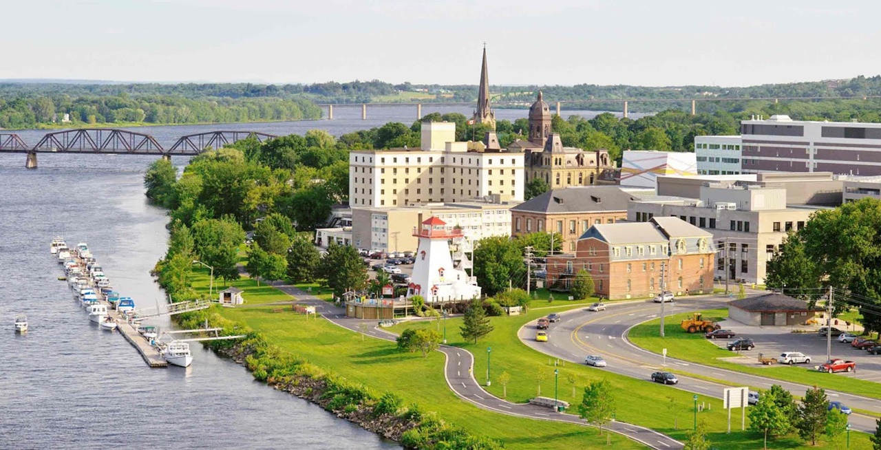 Which city should you choose to save money when studying in Canada?